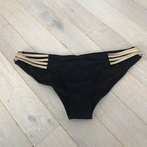 Victoria Secret Women’s bikini bottoms SZ Med Black Tan/Gold straps on front